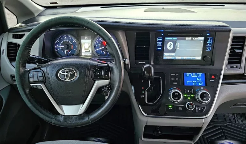 Toyota Sienna 2017 lleno