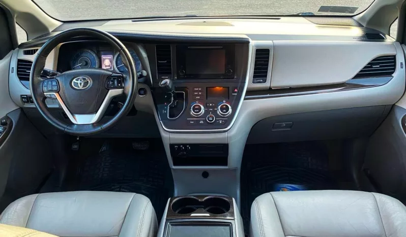 Toyota Sienna 2017 lleno