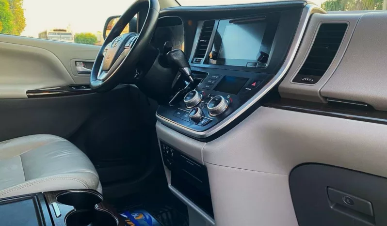 Toyota Sienna 2017 lleno