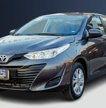 Toyota-Yaris-Core-Aut-2020-Gris-Seminuevos-Autos